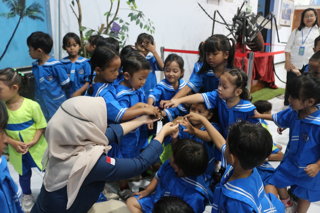 37 Siswa TK Putera Jaya Kunjungi Museum Duver BBLKL, Belajar Mengenal Kesehatan Lingkungan Sejak Dini